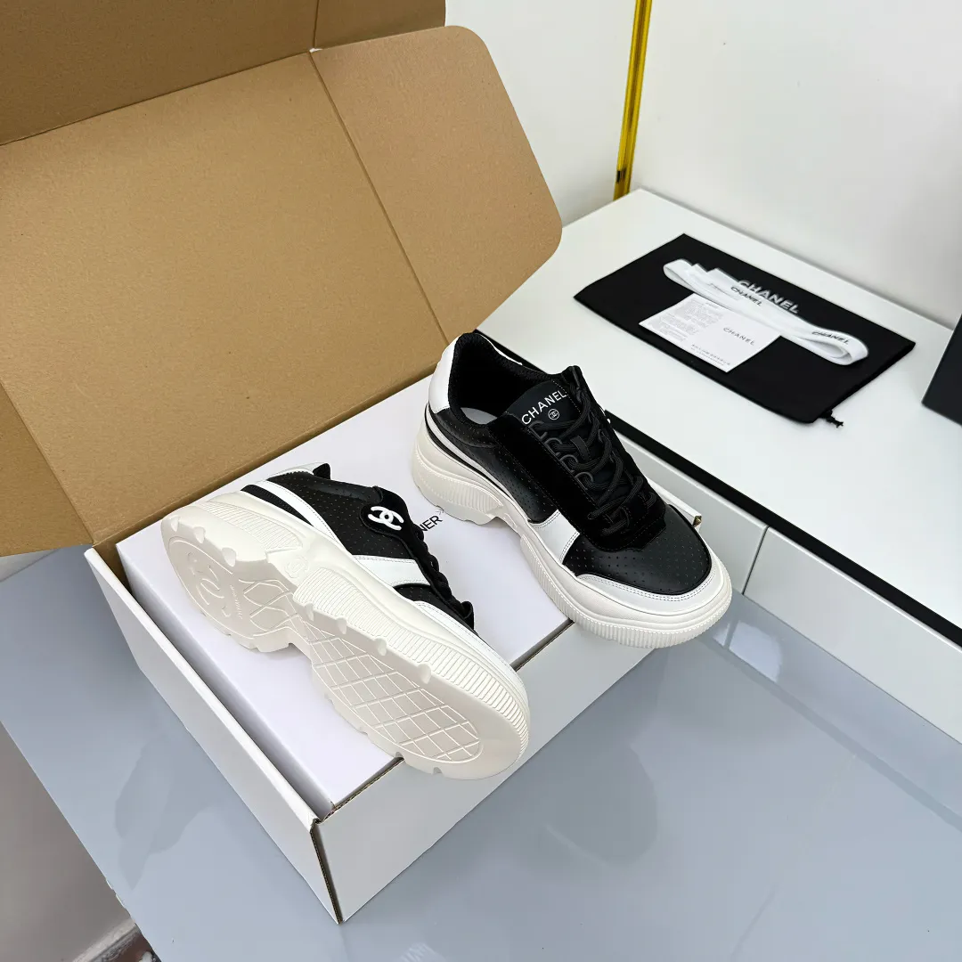 👟👟Ex-factory price 620👟👟 Chanel bread shoes ~ original calfskin panda shoes Chanel 25C latest hot style panda black and white sports shoes casual sneakers Xiaoxiang hot item classic black and white panda color coco girls must pay Fabric: original custom mixed sheepskin lining: original imported breathable mesh lining outsole: Original molded rubber + TPU combination Size: Women's 35-41
